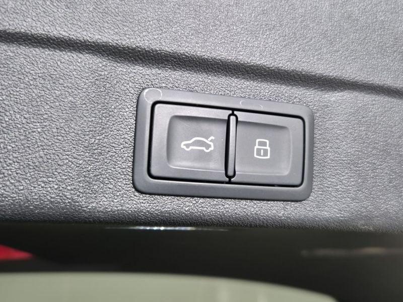 Audi A6 VI 2025 Avant Avant 2.0 e-hybrid S line edition quattro 299cv