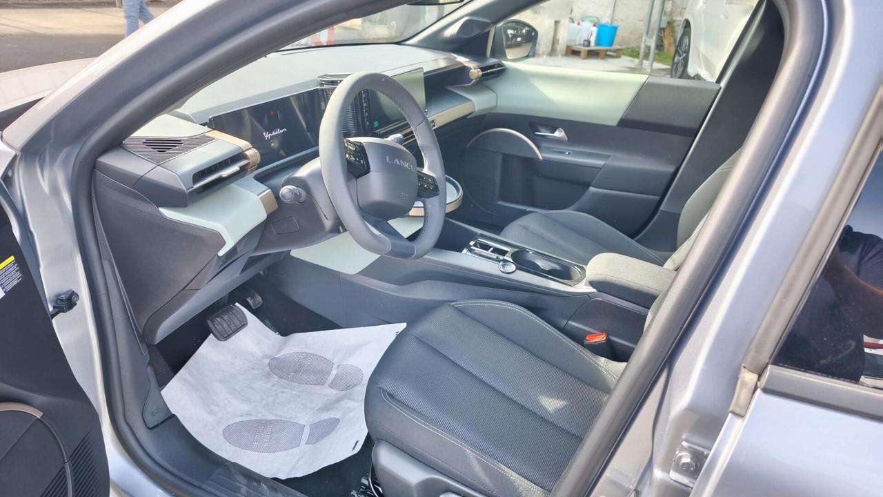 Lancia Ypsilon Hybrid e-DCT