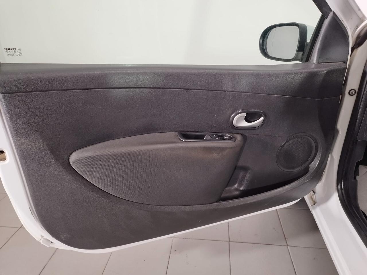 Renault Clio 1.2 16V 3 porte Confort NEOPATENTATI
