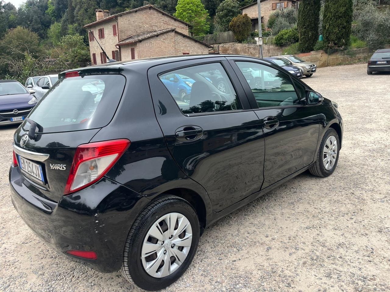 Toyota Yaris 1.0 Benzina - Neopatentati