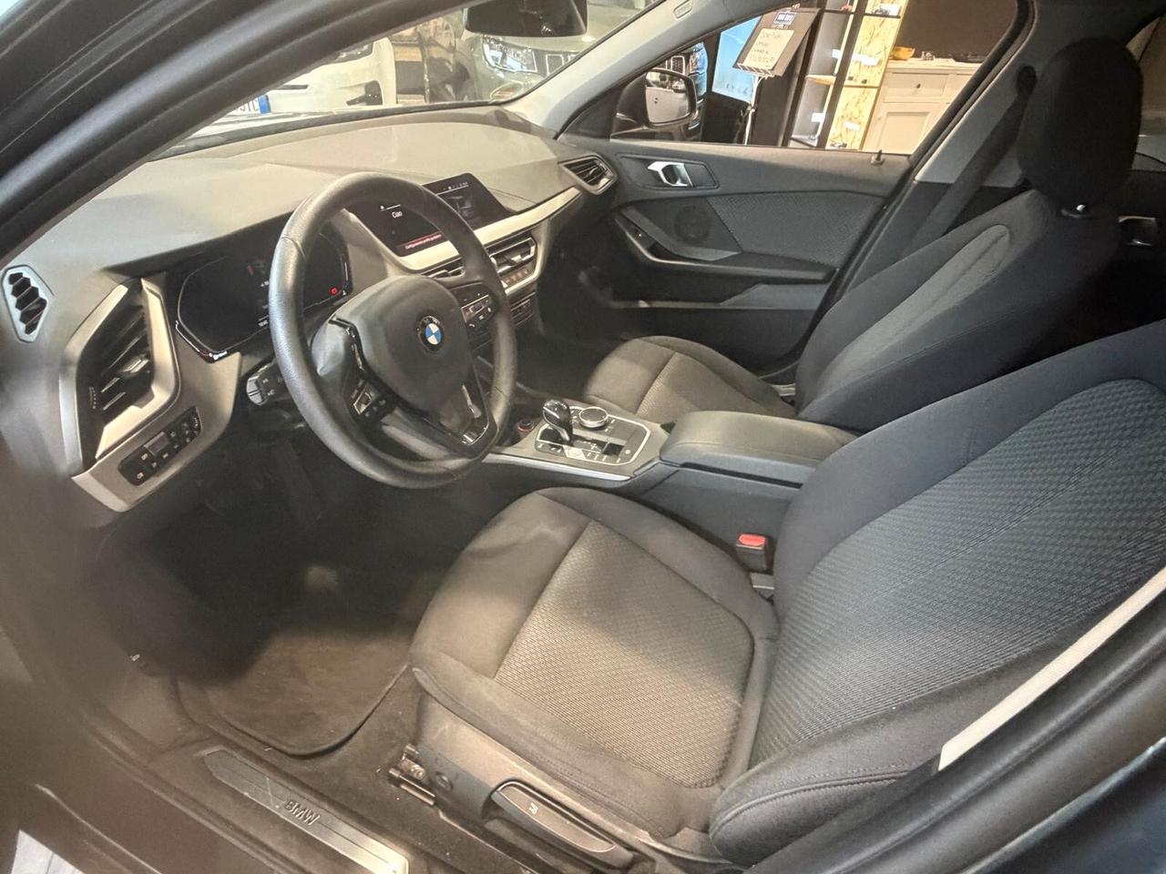 Bmw 118 118d 5p. Business Advantage