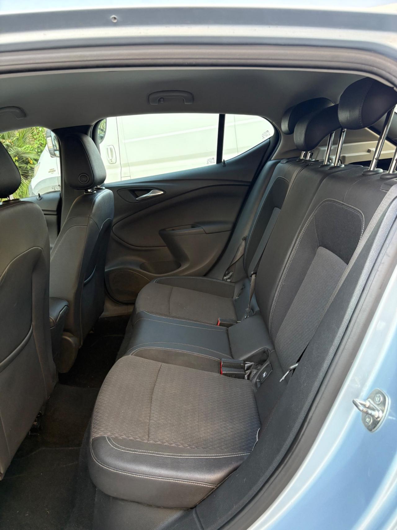 Opel Astra 1.6 CDTi 110CV berlina nuovissima