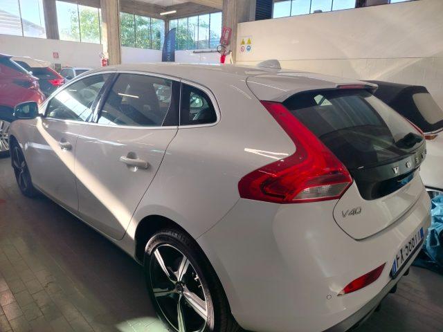 VOLVO V40 D2 R-design