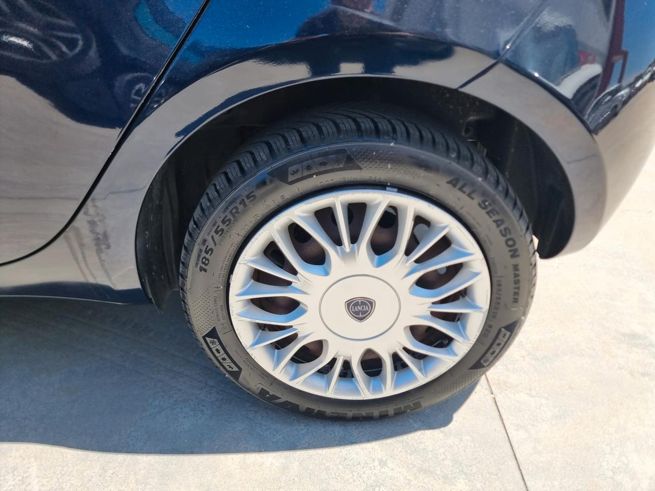 Lancia Ypsilon 1.2 69 CV 5 porte Silver KM 64000