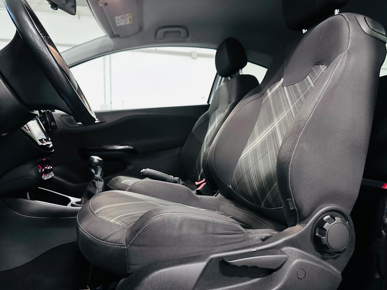 Opel Corsa 1.2 Coupé b-Color