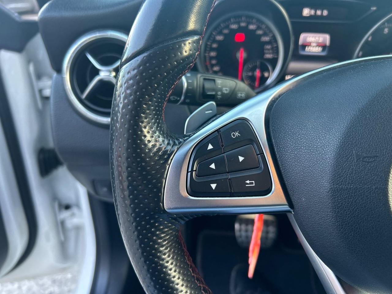 Mercedes-Benz CLA 180 Premium CLA 180 #8250