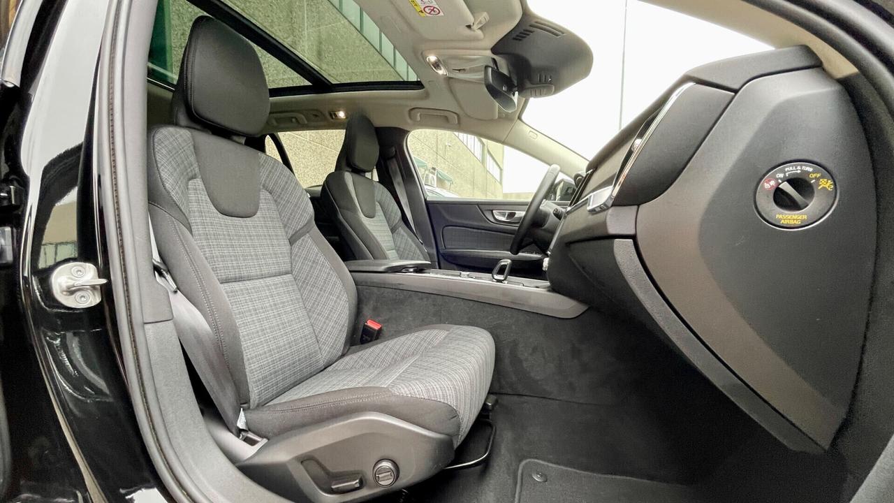 VOLVO V60 B4 2.0 GEARTRONIC MOMENTUM BUSINESS PRO 197CV - FULL LED, TETTO, SEDILI RISCALDABILI