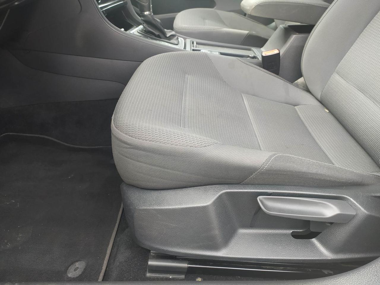 Volkswagen Golf Business 1.6 TDI BlueMotion #11156