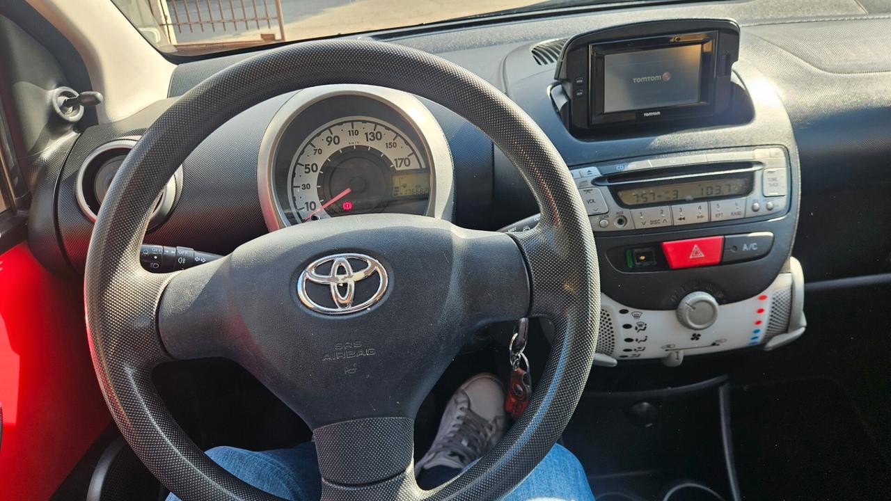 Toyota Aygo 1.0 VVT-i 69 CV 5 porte x-cool MMT