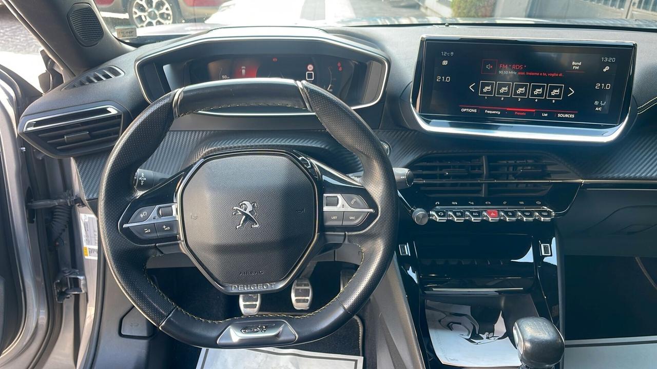 Peugeot 2008 GT LINE 1.2 Puretech Gancio traino omologato