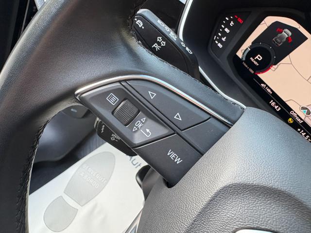 AUDI Q3 35 2.0 TDI S tronic quattro Business COCKPIT