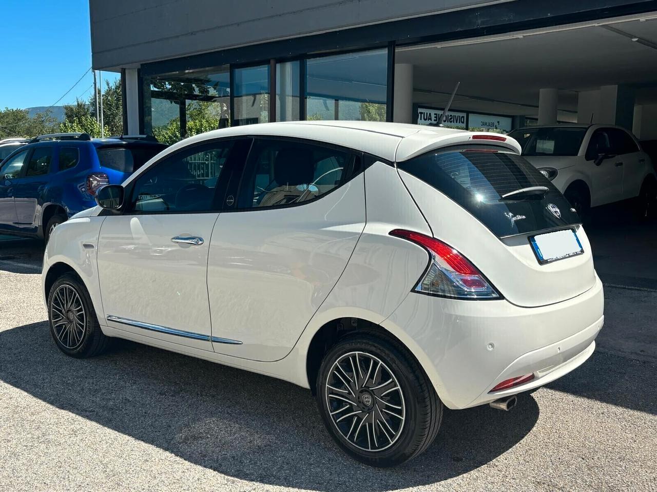 Lancia Ypsilon 1.0 FireFly 5 porte S&S Hybrid Ecochic Gold