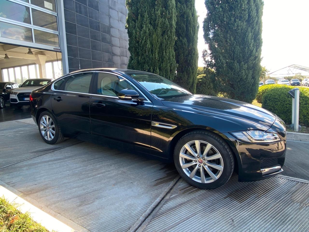 Jaguar XF 2.0 D 180 CV AWD aut. Prestige Business