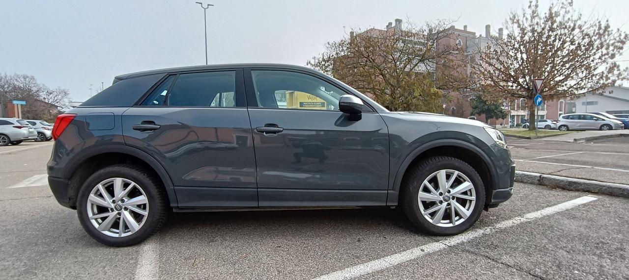 Audi Q2 35 TFSI S tronic Identity Black