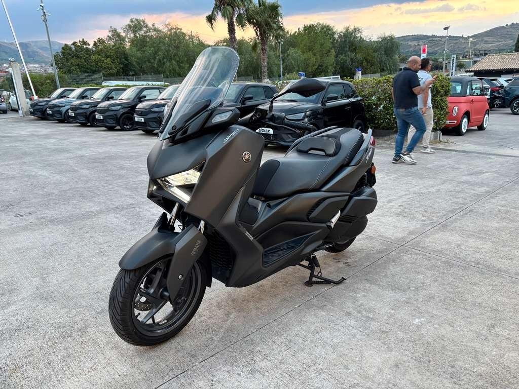 Yamaha X-Max 300 2023 /KM 24.000 Tuo a solo 45 Euro al mese