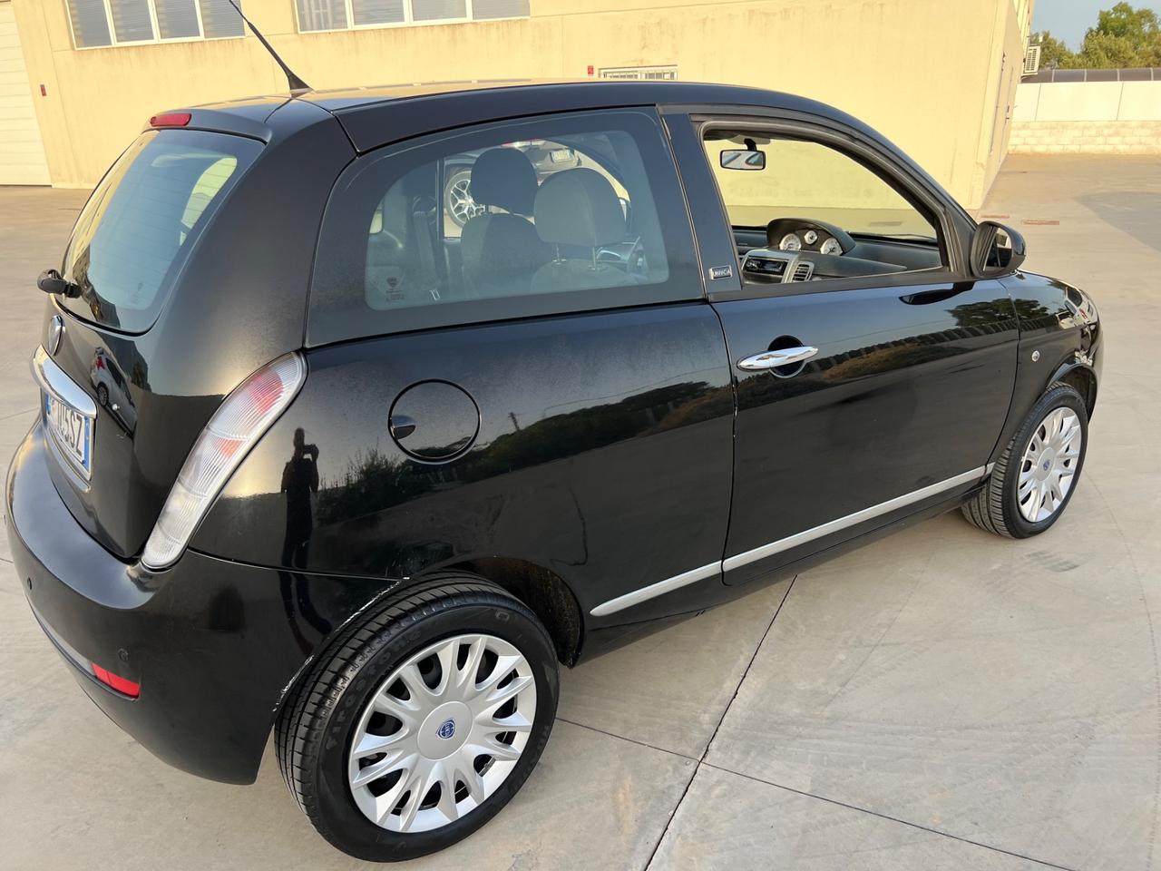 Lancia Ypsilon 1.3 MJT 75 CV Diva