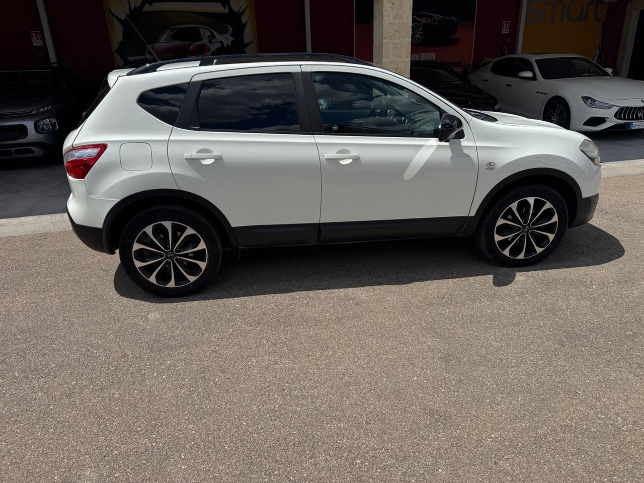 Nissan Qashqai 1.6 dCi N-tec 360 Navi Pelle Tetto Catena nuova