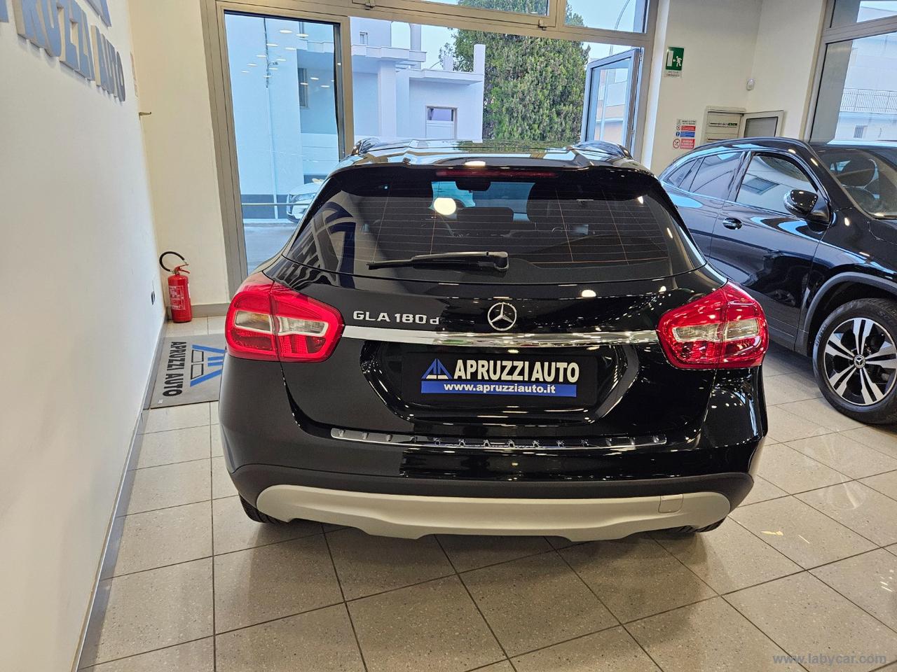 MERCEDES-BENZ GLA 180 d Business