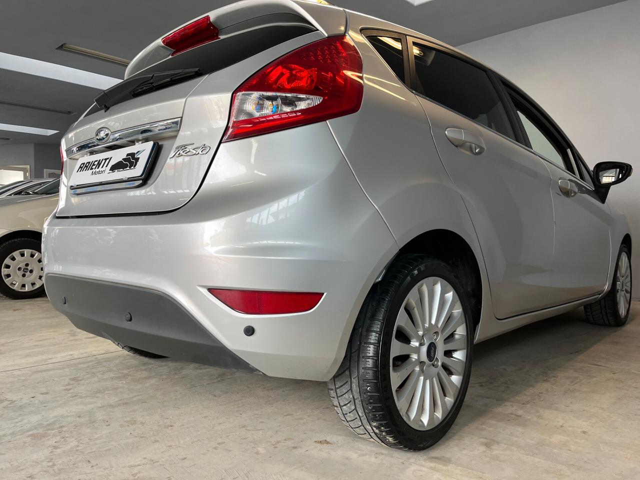 Ford Fiesta 1.2cc TITANIUM 82cv 5 PORTE x NEOPATENTATI