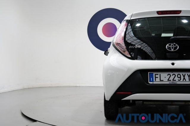 TOYOTA Aygo 1.0 VVT-i 69 CV 5 PORTE X-COOL TSS NEOPATENTATI