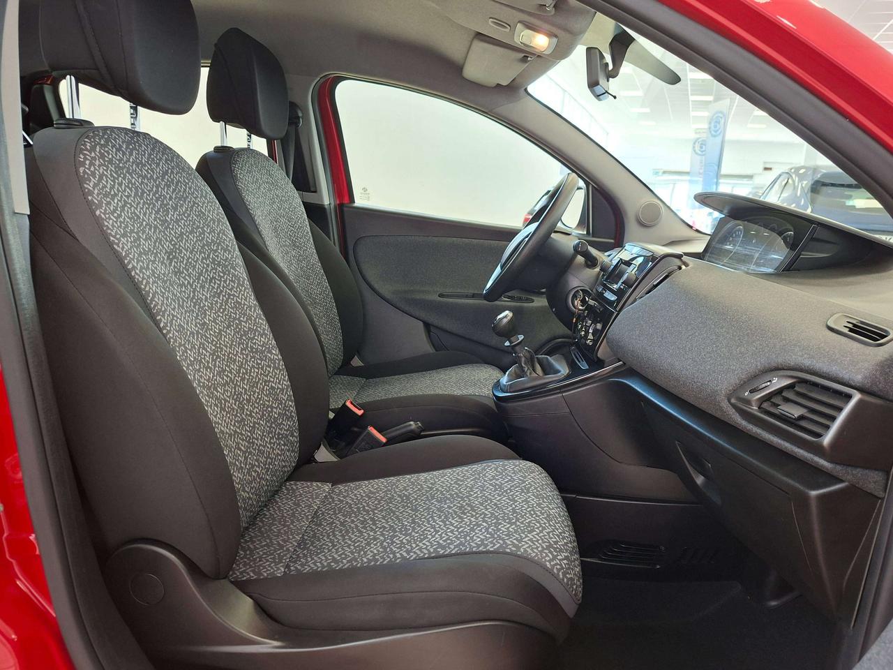 Lancia Ypsilon 0.9 t.air ecochic metano 85 CV