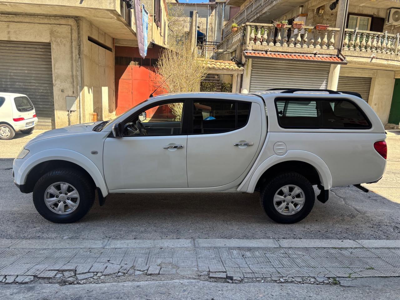 Mitsubishi L200 2.5 DI-D/136CV DC Invite Plus