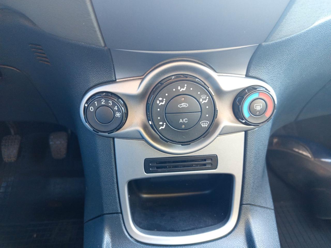 Ford Fiesta 1.4 3 porte Bz.- GPL Titanium