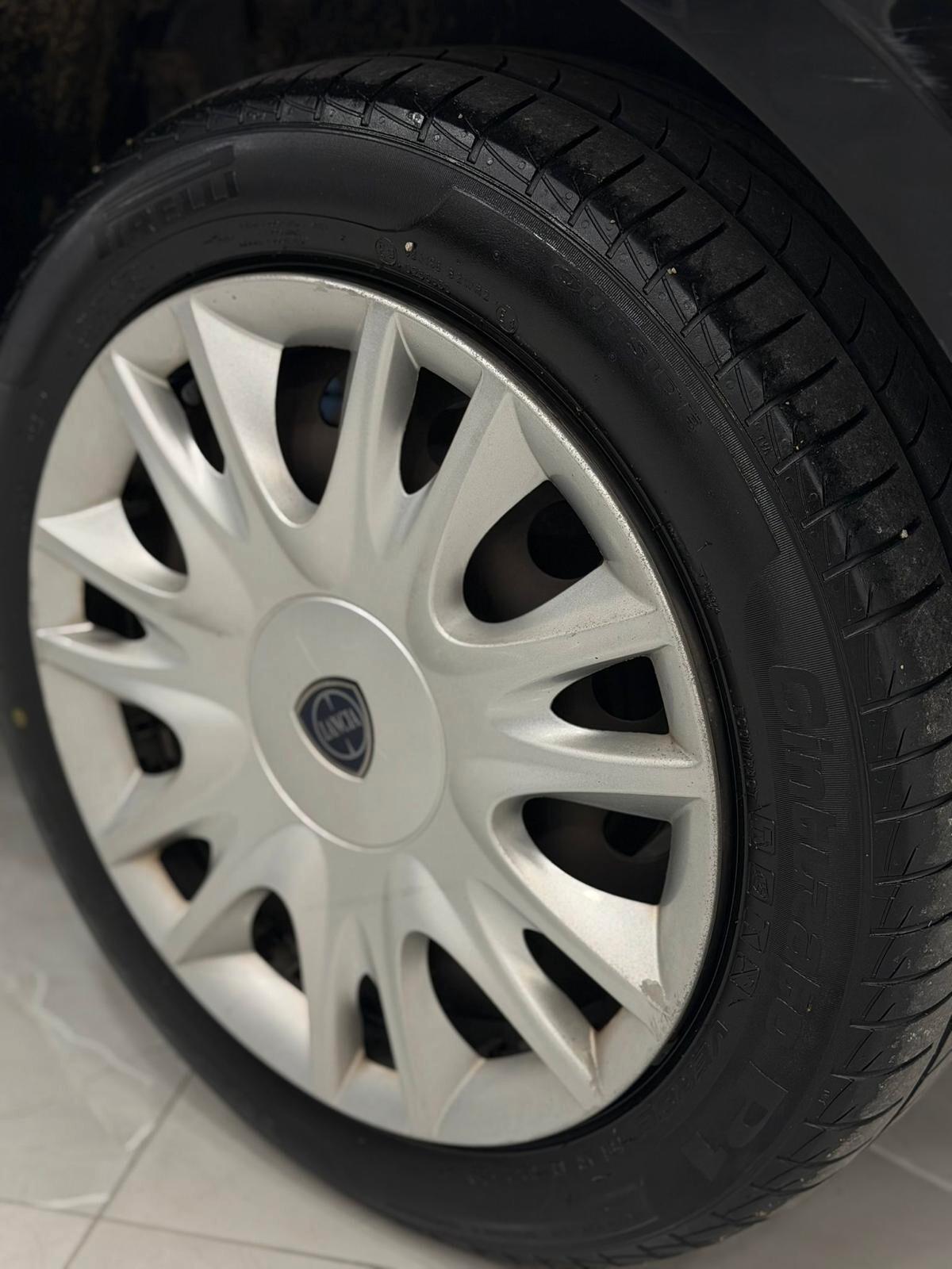 Lancia Ypsilon 1.2 69 CV 5 porte GPL Ecochic Gold