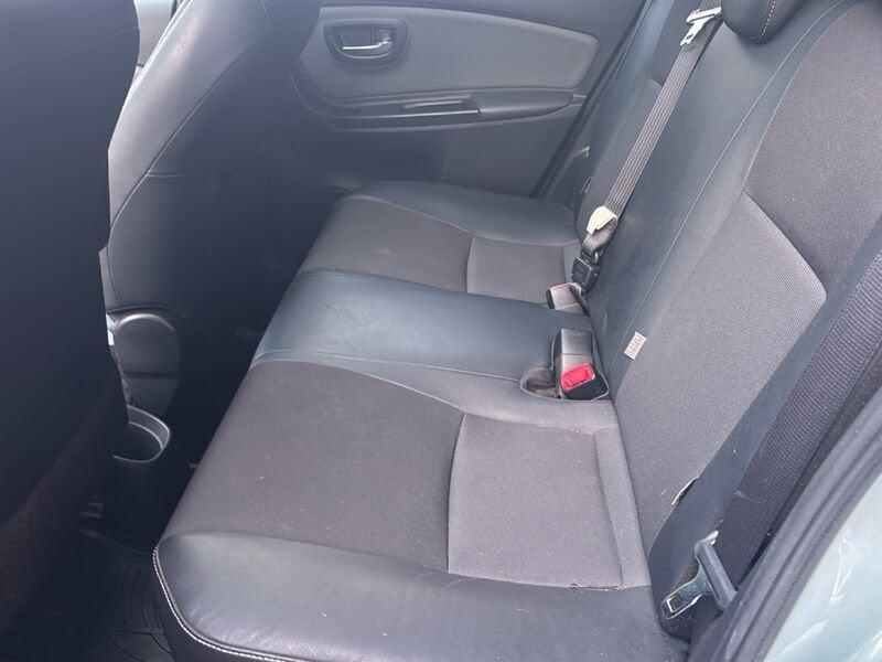 Toyota Yaris 1.5 Hybrid glamour edition