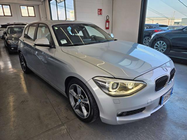 BMW 118 Serie 1 F/20-21 2011 118d 5p Sport