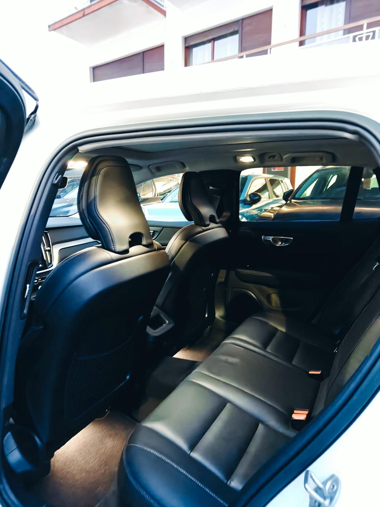 Volvo V60 Cross Country B4 (d) AWD automatico Plus