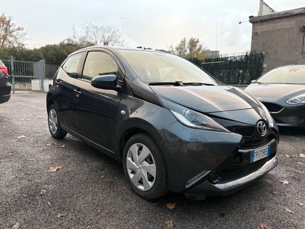 Toyota Aygo 1.0 VVT-i 69 CV 5 porte x-cool TSS