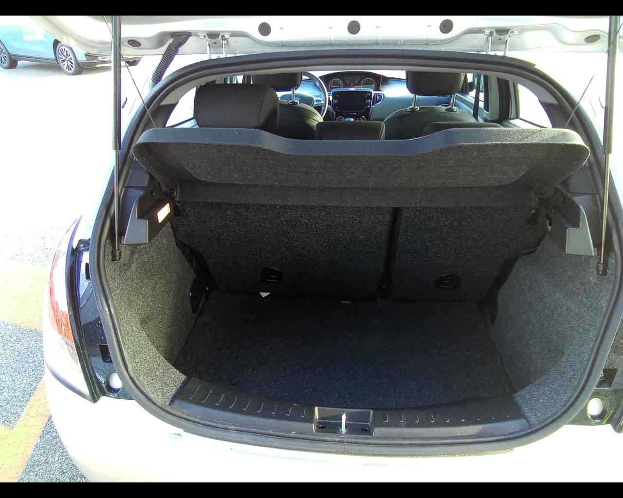 LANCIA Ypsilon 3ª serie - Ypsilon 1.0 FireFly 5 porte S&S Hybrid Ec