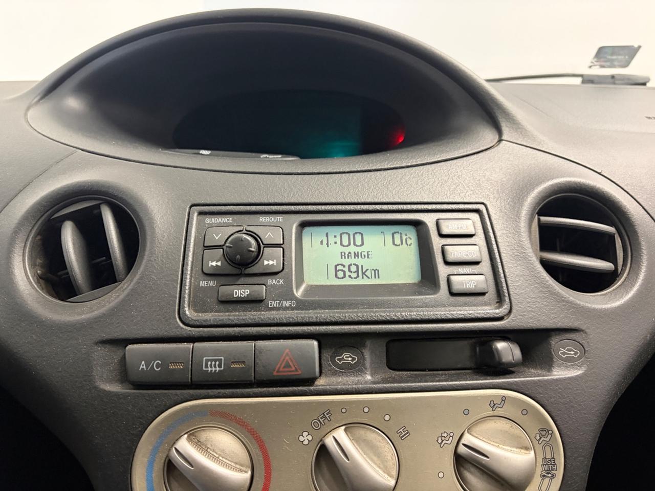 Toyota Yaris 1.3i 16V cat 5 porte Sol