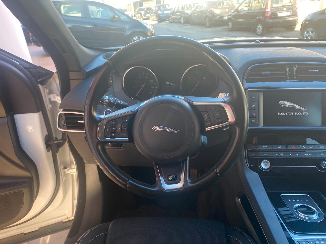 Jaguar F-Pace 2.0 D 240 CV AWD aut. R-Sport