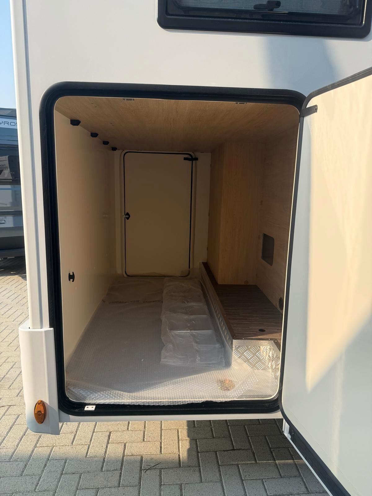 Ci International Horon Fit 81 XT camper