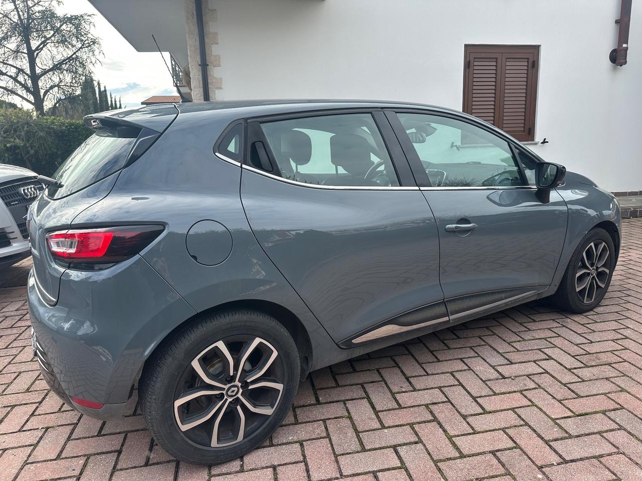 Renault Clio dCi 8V 90 CV 5 porte Moschino Intens