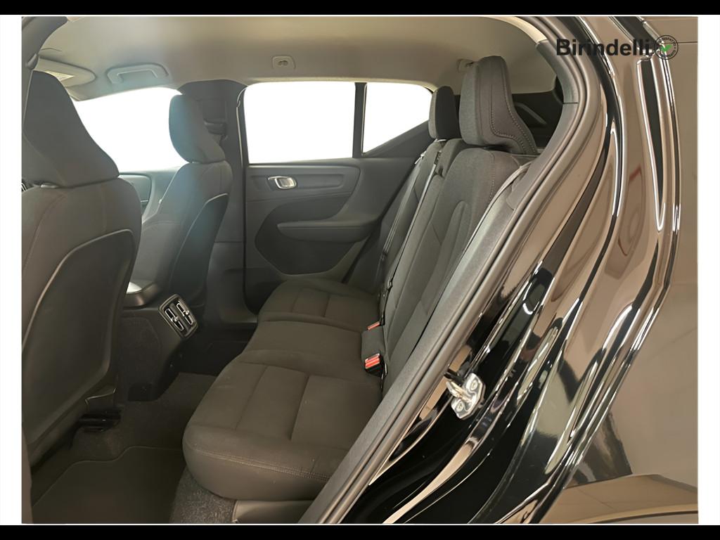 VOLVO XC40 (2017-->) - XC40 T2 Momentum