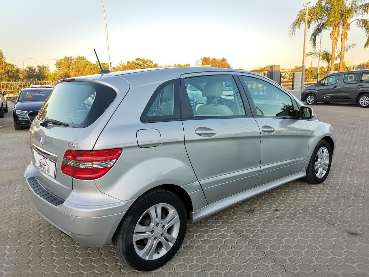 MERCEDES-BENZ B 180 CDI Executive