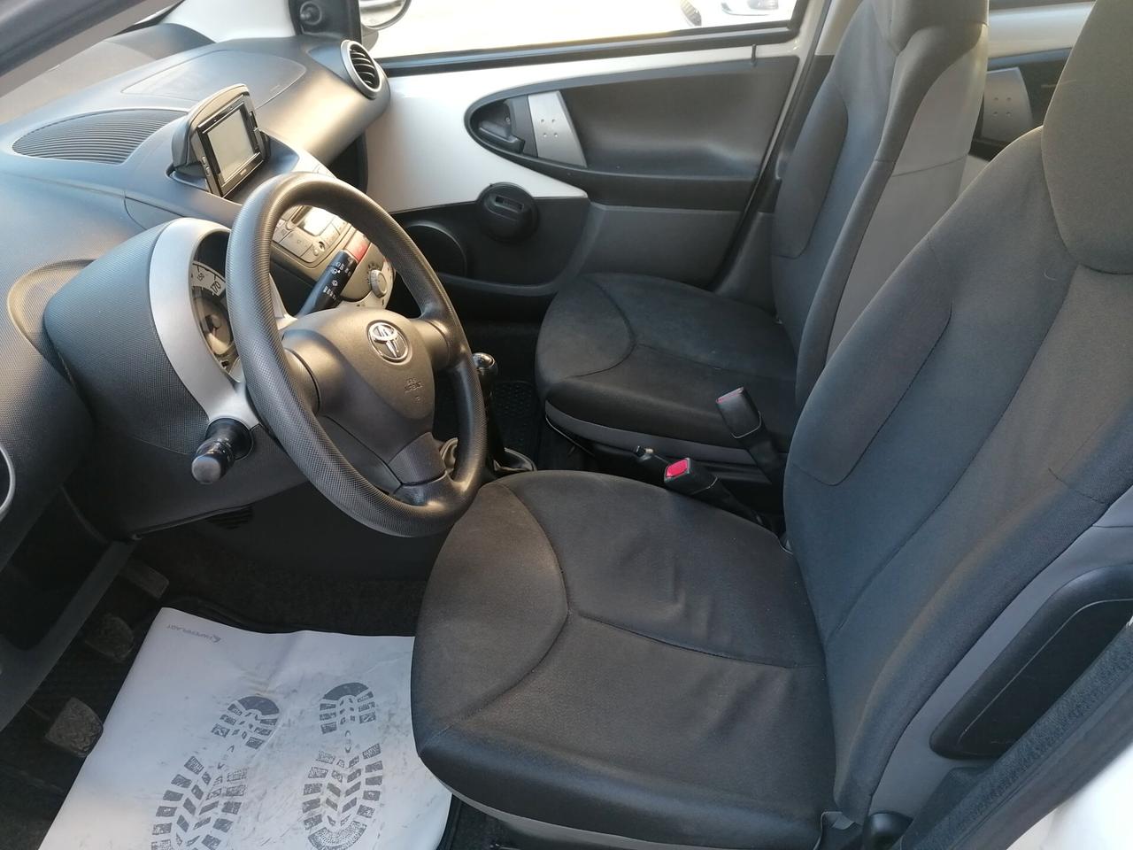 Toyota Aygo 1.0 12V 5 porte Lounge - Navy