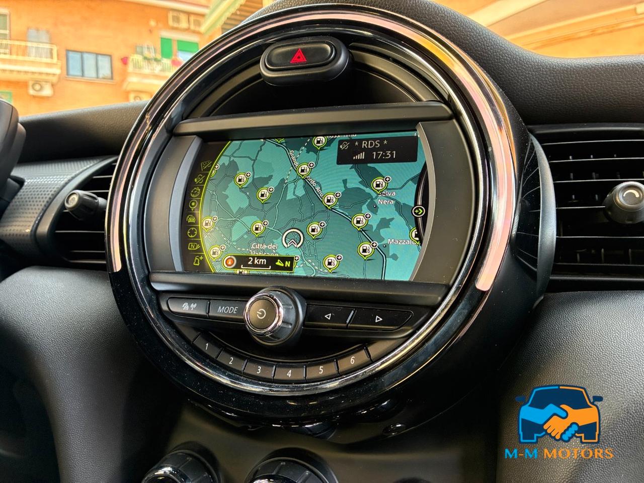 Mini 3 p Cooper Hype 1.5 Auto 136 cv interni JCW