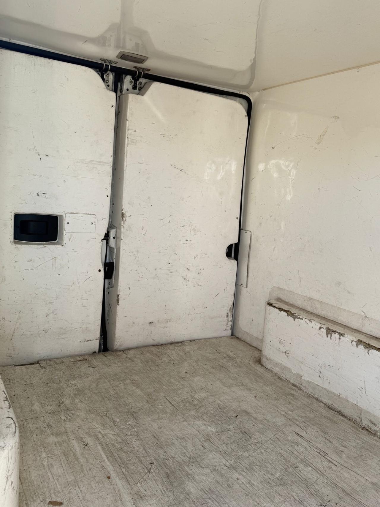 Citroen Jumper 33 BlueHDi 140cv isotermico frigo z380