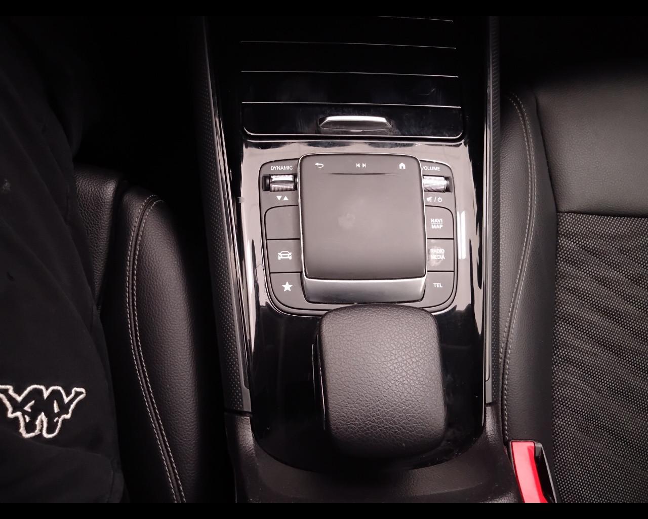 Mercedes-Benz Classe B - W247 2018 - B 180 d Sport auto