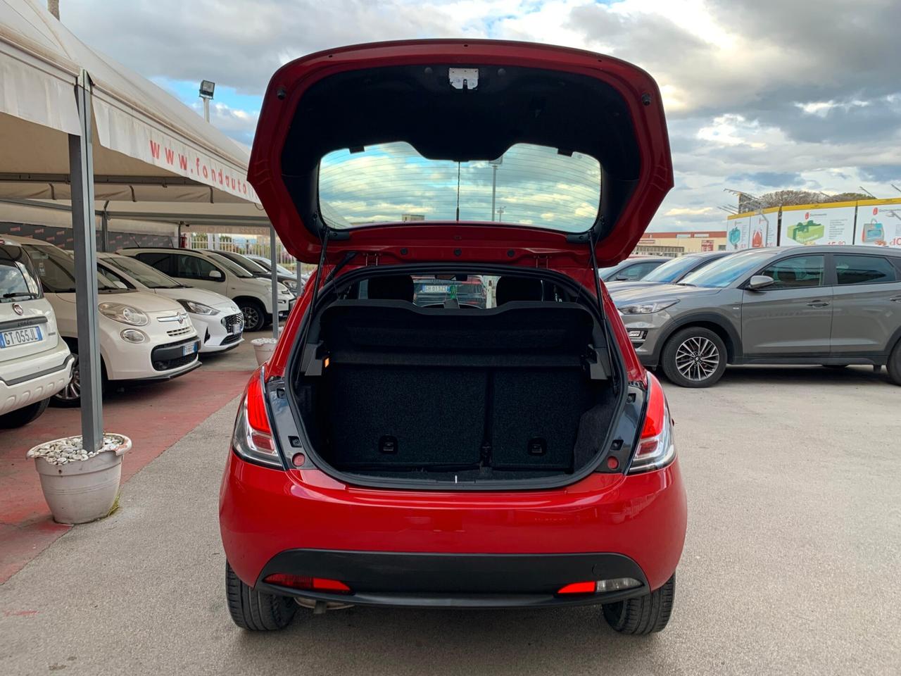 Lancia Ypsilon 1.2 69 CV 5 porte Elefantino Blu