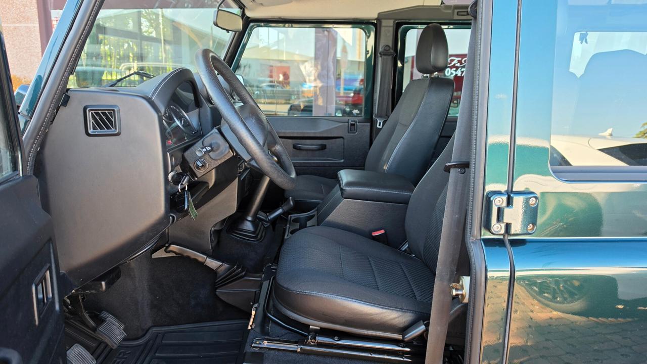 Land Rover Defender 110 2.2 TD4 Station Wagon N1 5 P. motore nuovo percors KM 15.000