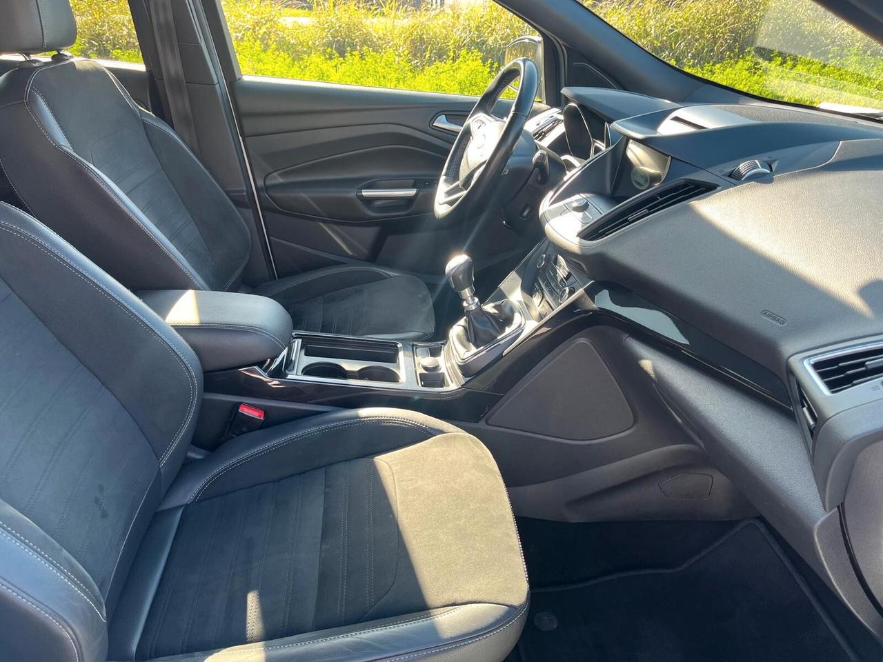 Ford Kuga 1.5 TDCI 120 CV 2WD ST-Line