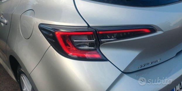 TOYOTA COROLLA HBRID 98cv NEO PATENTATI APPLE CAR PLAY BLUETOOTH CRUISE CERCHI MULTIFUNZIONE