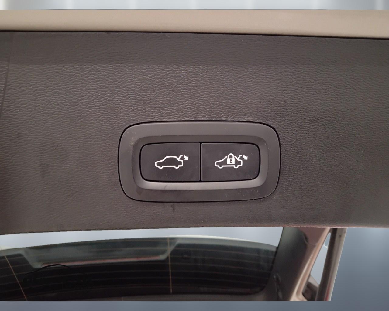 VOLVO XC40 2023 - XC40 1.5 t5 recharge phev Core auto
