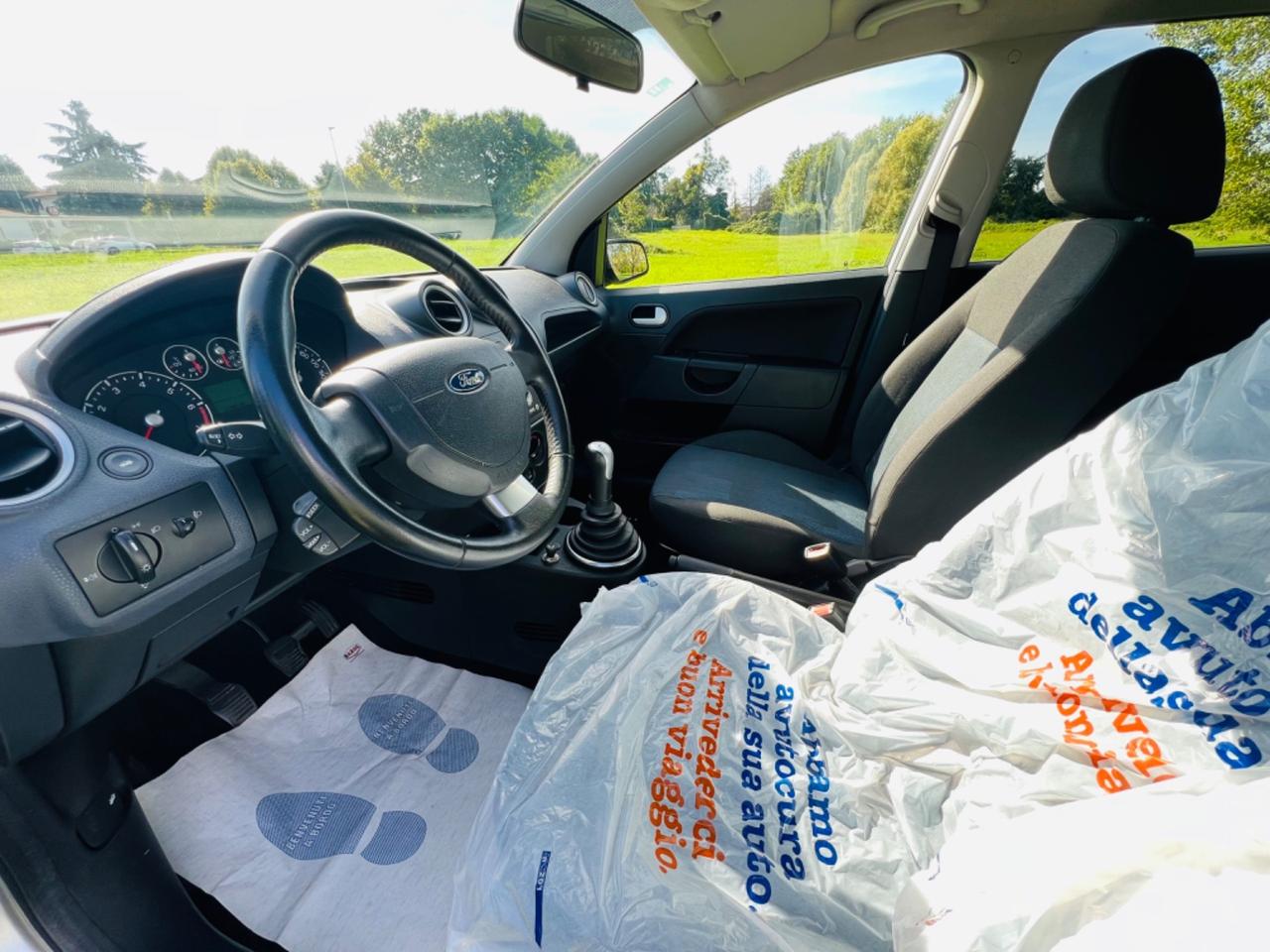 Ford Fiesta 1.2 16V 5p. Ghia