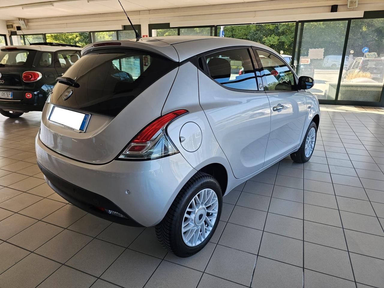 Lancia Ypsilon 0.9 TwinAir 85 CV 5 porte Metano Ecochic Gold